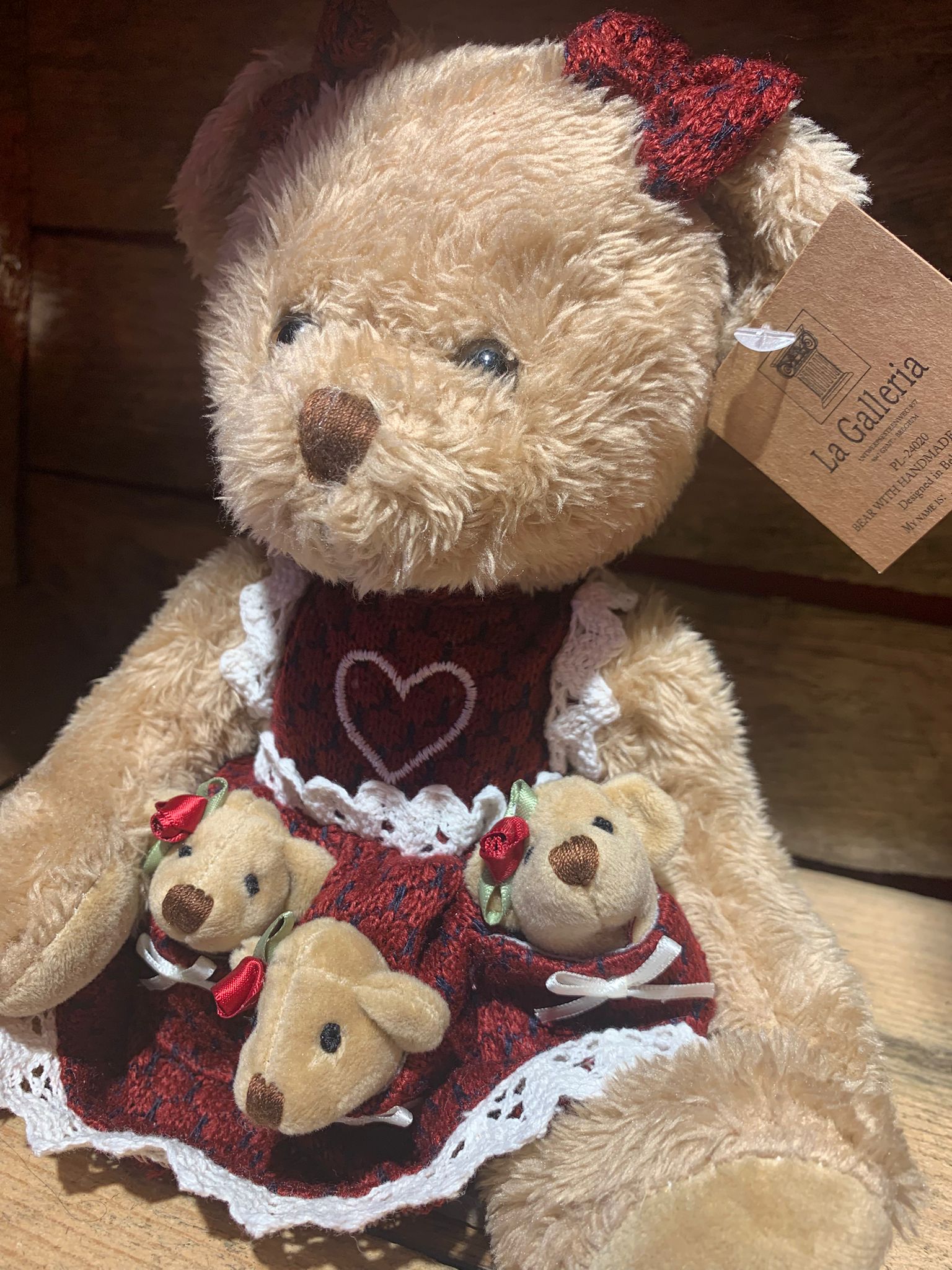 Knuffel La Galleria kleedje bordeaux met mini-beertjes