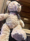 Load image into Gallery viewer, Knuffel met geruitte strik "La Galleria"
